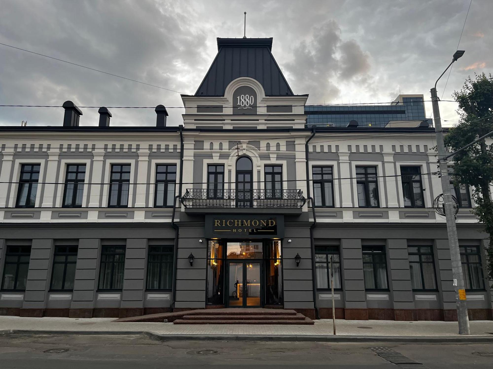 Richmond Hotel Chisinau Exterior photo